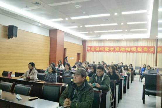 图片包含 室内, 天花板, 人员, 地板
已生成极高可信度的说明